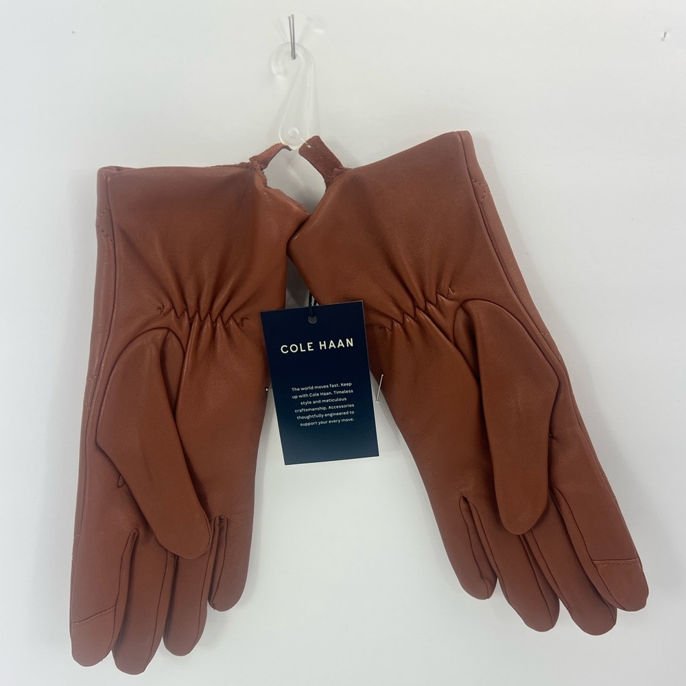 COLE HAAN QUILTED LADIES LEATHER GLOVES, MEDIUM SIZE, BRITISH TAN COLOR - Picture 3 of 11
